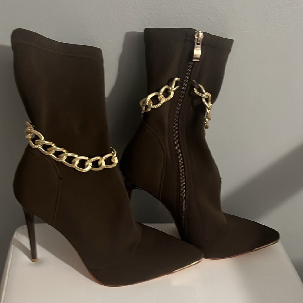 Heels - Picture 2 of 3